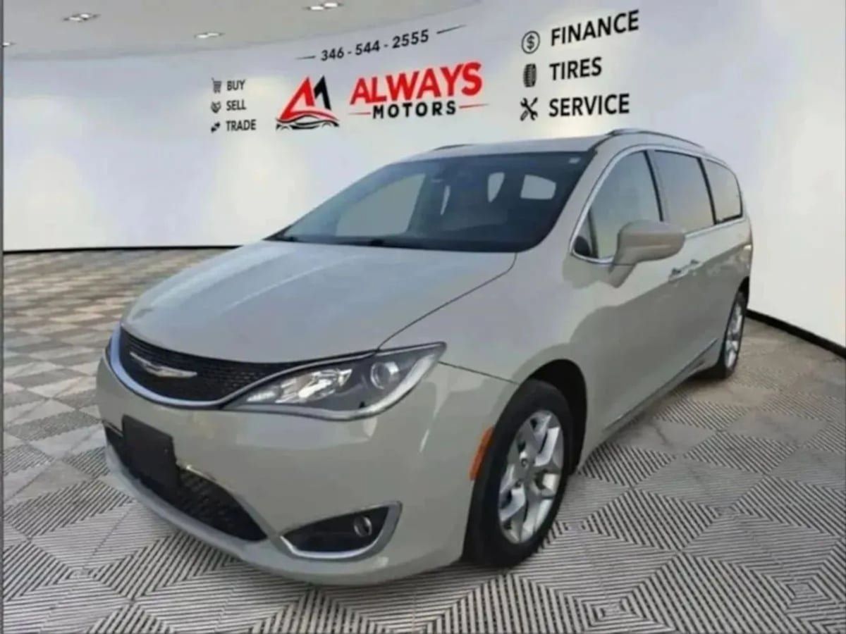 Used 2020 Chrysler Pacifica Touring-L Plus w/ Tire & Wheel Group FWD image 27
