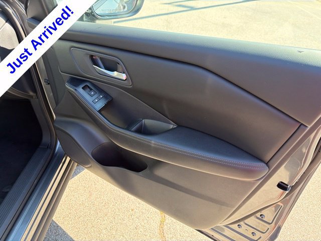 Used 2025 Nissan Rogue SV AWD/4WD image 18