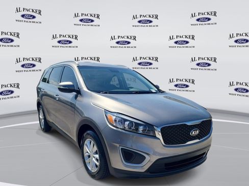 Used 2018 Kia Sorento FWD image 7