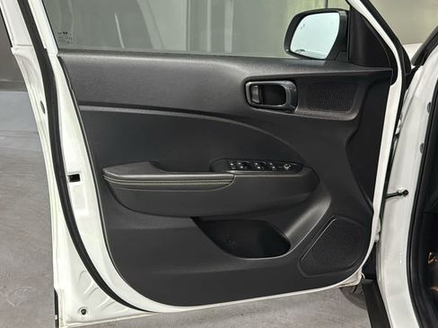 Used 2022 Hyundai Venue Limited w/ Cargo Package FWD image 9