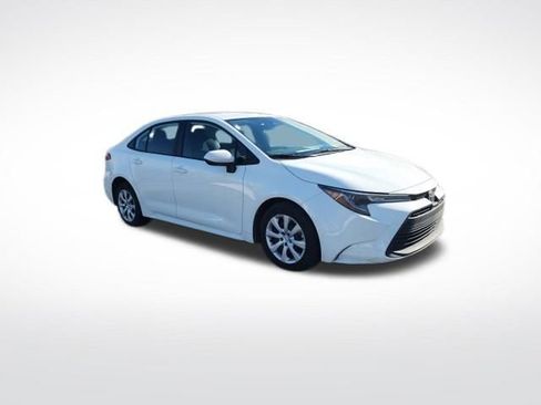 Used 2024 Toyota Corolla LE image 3