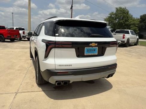 Used 2025 Chevrolet Traverse LT FWD image 7