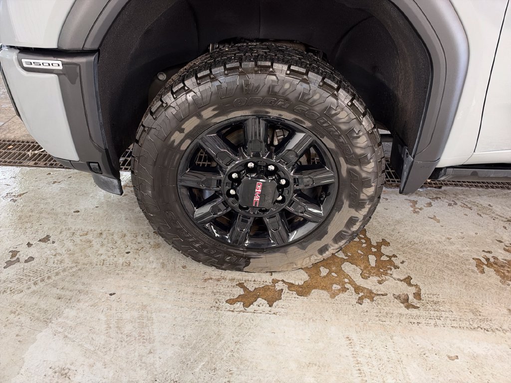Used 2024 GMC Sierra 3500 AT4 w/ AT4 Premium Plus Package AWD/4WD image 11