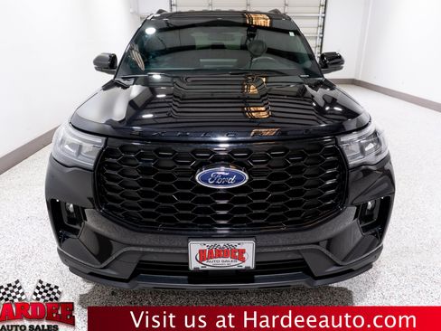 Used 2025 Ford Explorer ST-Line w/ ST-Line Street Pack AWD/4WD image 7