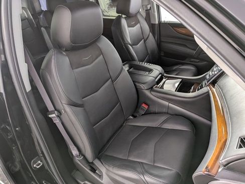 Used 2017 Cadillac Escalade Premium Luxury image 35