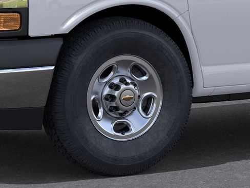 New 2026 Chevrolet Express 2500 w/ Chrome Appearance Package RWD image 9