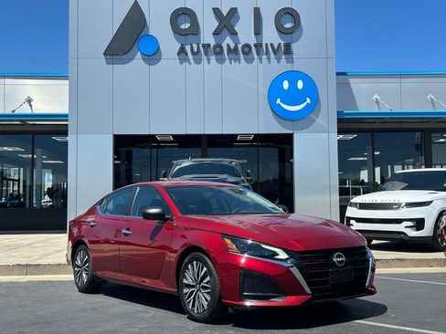 Used 2025 Nissan Altima 2.5 SV FWD image 1