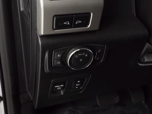 Used 2018 Ford F150 Lariat w/ Equipment Group 502A Luxury image 27