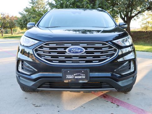 Used 2019 Ford Edge Titanium image 2