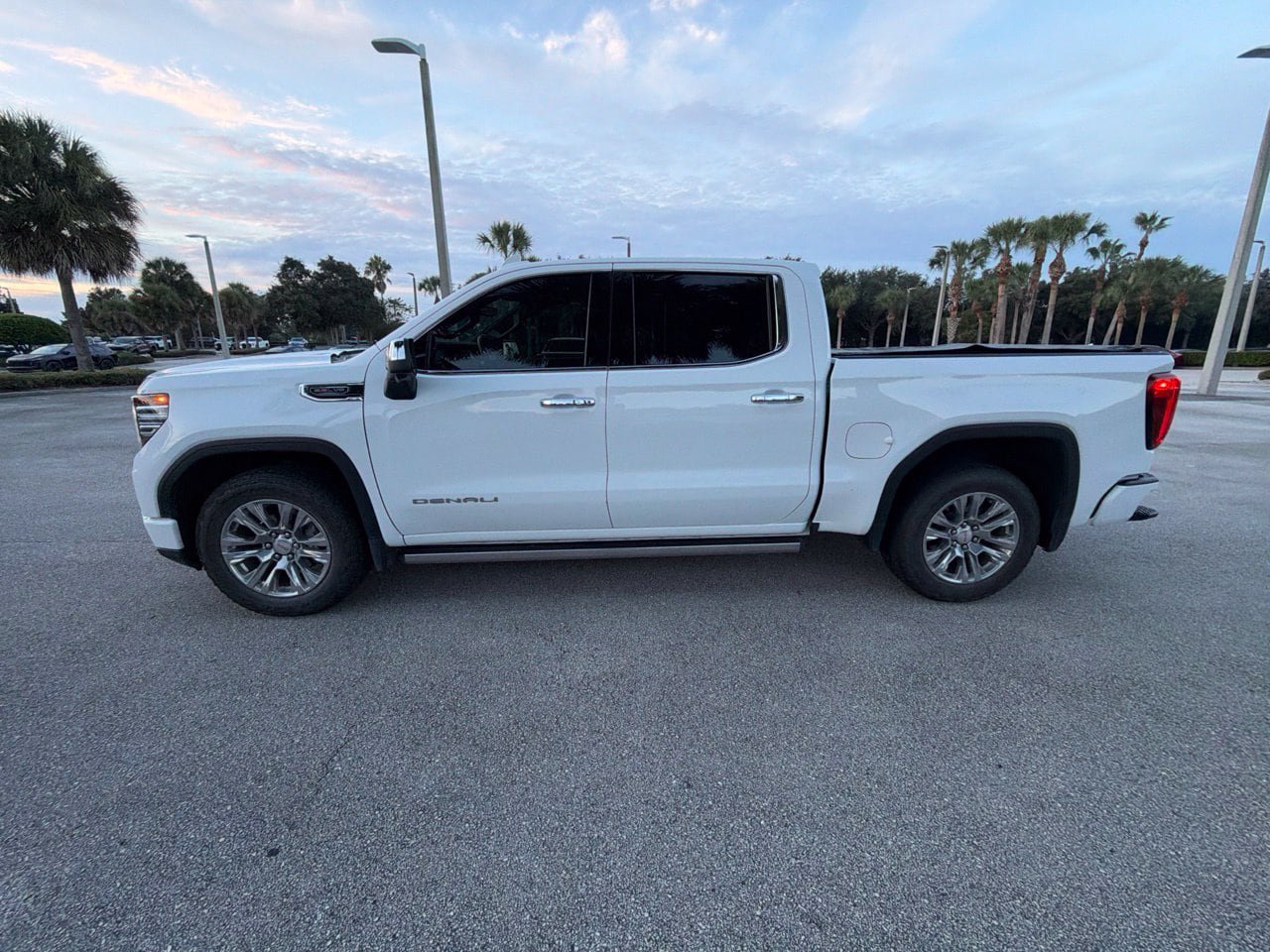 Used 2023 GMC Sierra 1500 Denali w/ Technology Package AWD/4WD image 2