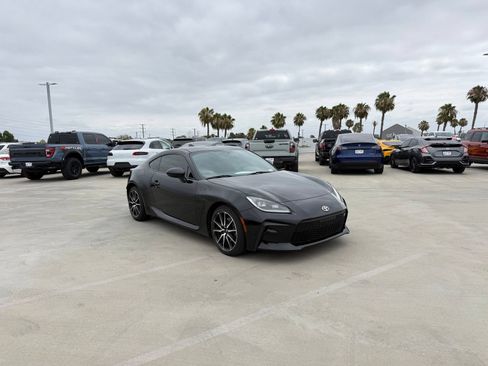 Used 2023 Toyota GR86 RWD image 4
