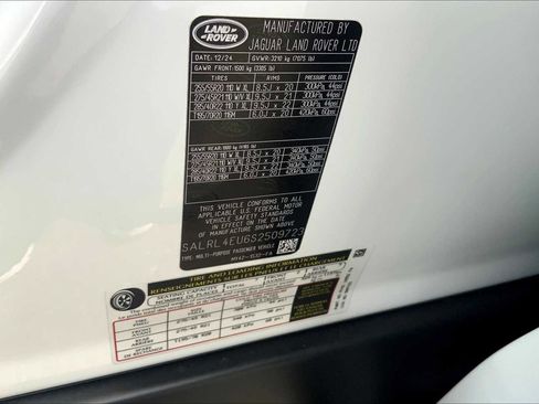 New 2025 Land Rover Discovery Dynamic SE image 19