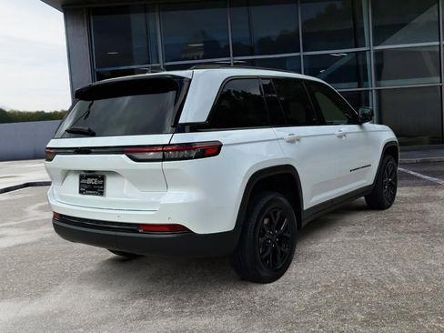 New 2025 Jeep Grand Cherokee Altitude image 7