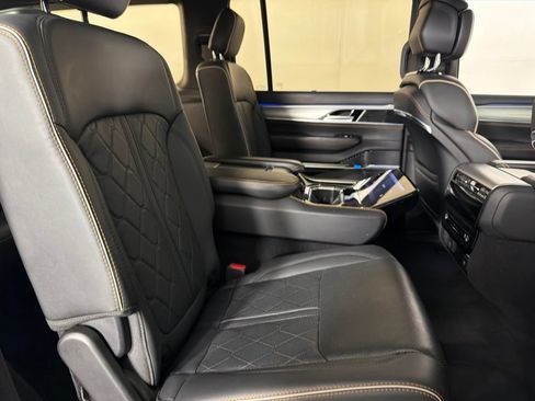 Used 2023 Jeep Grand Wagoneer Series III AWD/4WD image 35