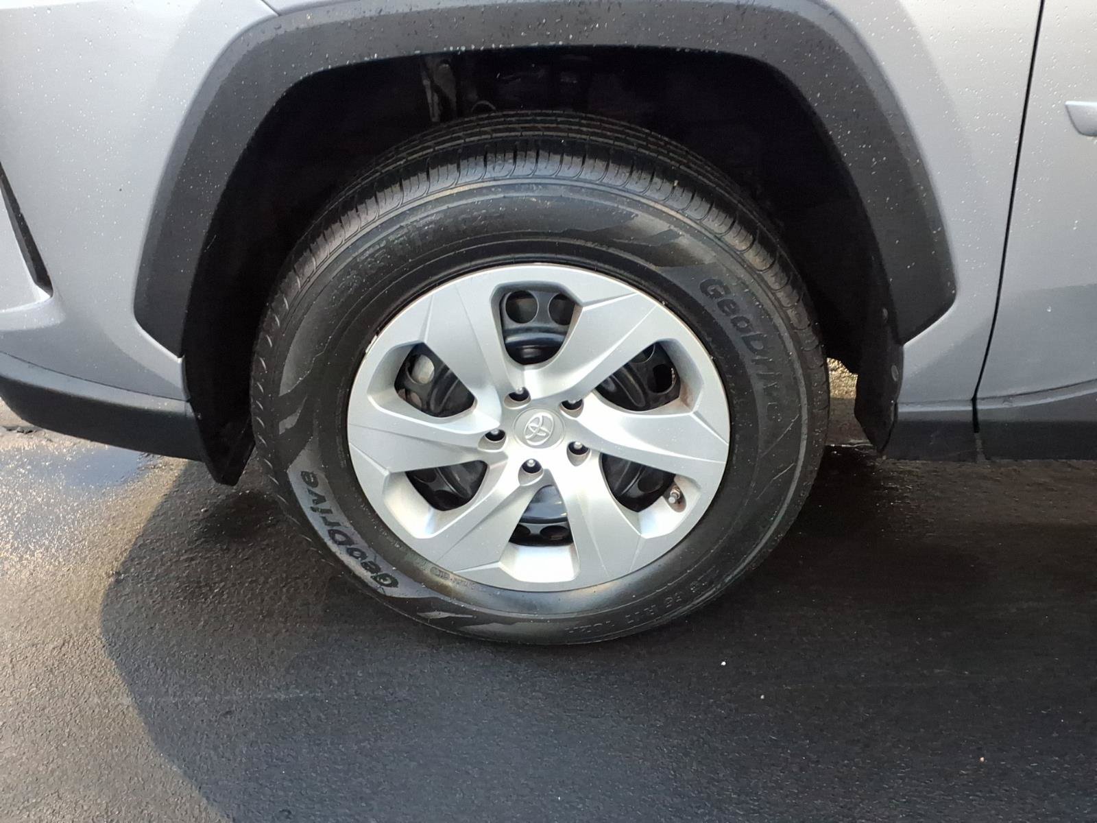 Certified 2022 Toyota RAV4 LE FWD image 9