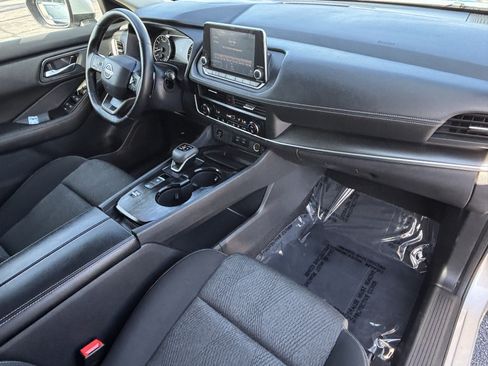 Used 2025 Nissan Rogue SV FWD image 8