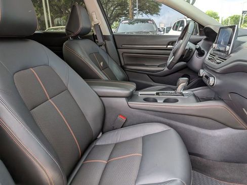 Used 2022 Nissan Altima 2.5 SR w/ Midnight Edition Package image 13