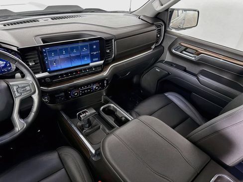 Used 2024 Chevrolet Silverado 1500 LT Trail Boss w/ LT Trail Boss Premium Package AWD/4WD image 24