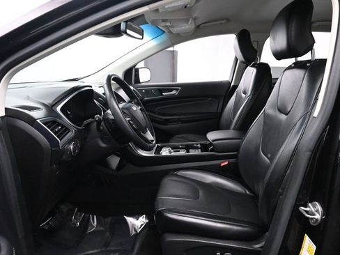 Used 2019 Ford Edge Titanium image 10