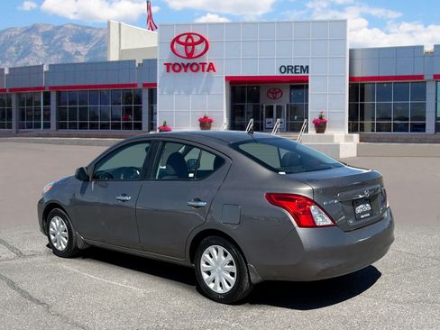 Used 2012 Nissan Versa SV FWD image 6