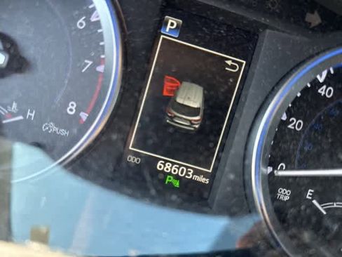 Used 2017 Toyota Highlander Limited Platinum image 10