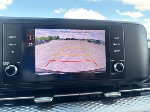 Used 2023 Kia Carnival LX FWD image 11
