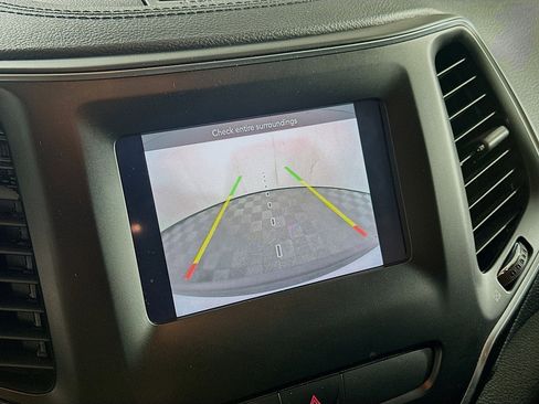 Used 2019 Jeep Cherokee Latitude Plus w/ Cold Weather Group image 22