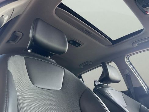 Used 2023 Kia Niro EX Touring image 21