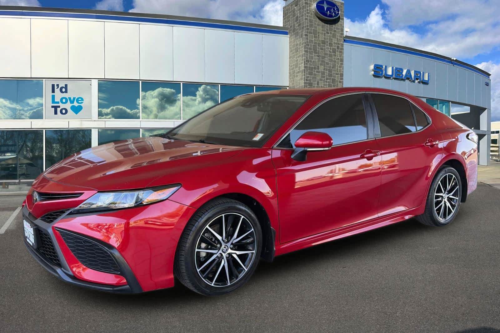 Used 2022 Toyota Camry SE FWD image 1