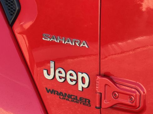 Used 2018 Jeep Wrangler Unlimited Sahara AWD/4WD image 28