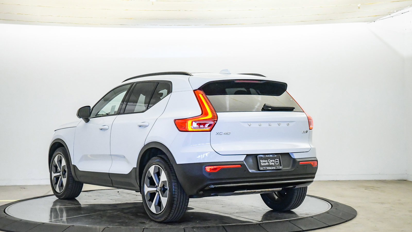 Certified 2026 Volvo XC40 B5 Plus w/ Protection Package Premier AWD/4WD image 2