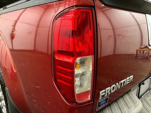 Used 2015 Nissan Frontier SV AWD/4WD image 28