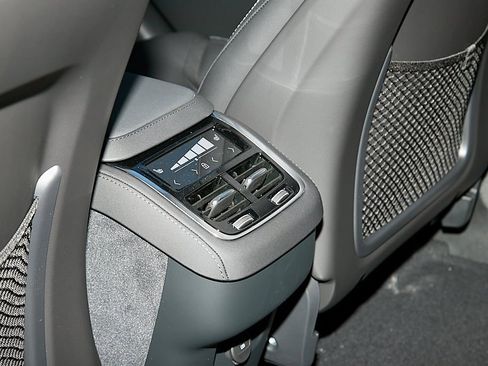 New 2026 Volvo XC90 B6 Plus w/ Protection Package image 22