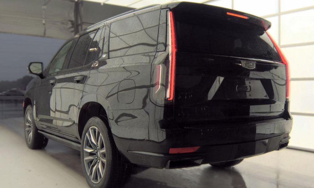 Used 2021 Cadillac Escalade Sport w/ Driver Assist Tech Package AWD/4WD image 4