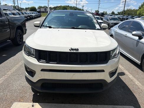 Used 2019 Jeep Compass Latitude FWD image 2