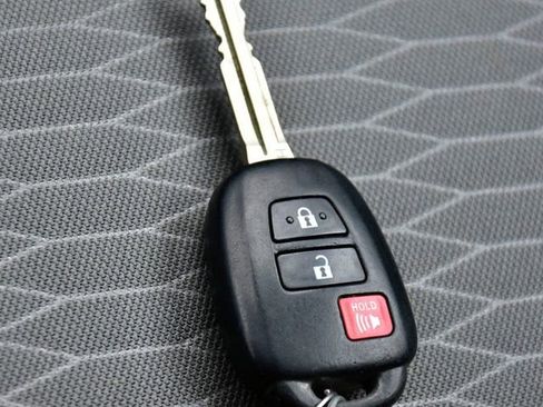 Used 2019 Toyota Tacoma SR5 image 25