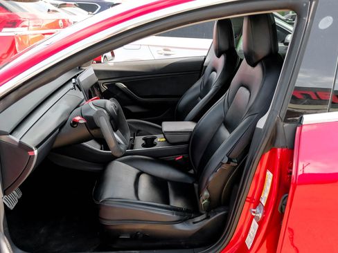 Used 2019 Tesla Model 3 Performance image 4