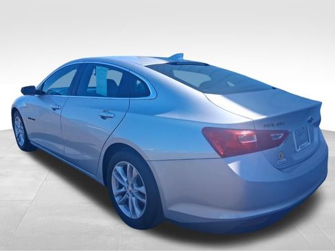 Used 2017 Chevrolet Malibu LT image 3