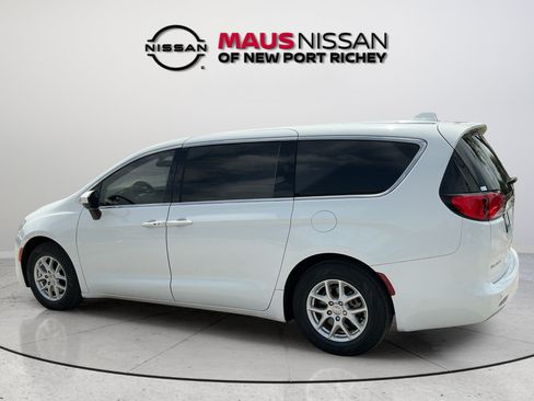 Used 2019 Chrysler Pacifica LX FWD image 6