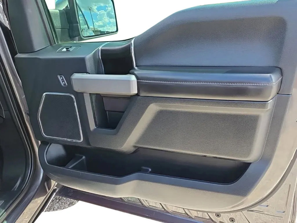 Used 2019 Ford F150 Platinum w/ Equipment Group 701A Luxury AWD/4WD image 22