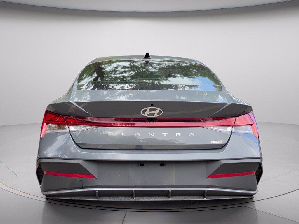 Used 2026 Hyundai Elantra Hybrid FWD image 5