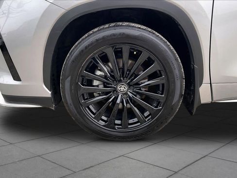 Used 2025 Toyota Highlander XSE AWD/4WD image 11