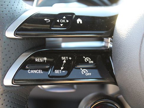 Certified 2025 Mercedes-Benz GLB 35 AMG 4MATIC image 17