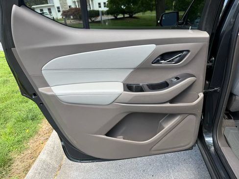 Used 2019 Chevrolet Traverse LT FWD image 26