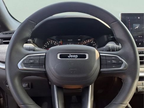 Used 2024 Jeep Compass Latitude AWD/4WD image 11