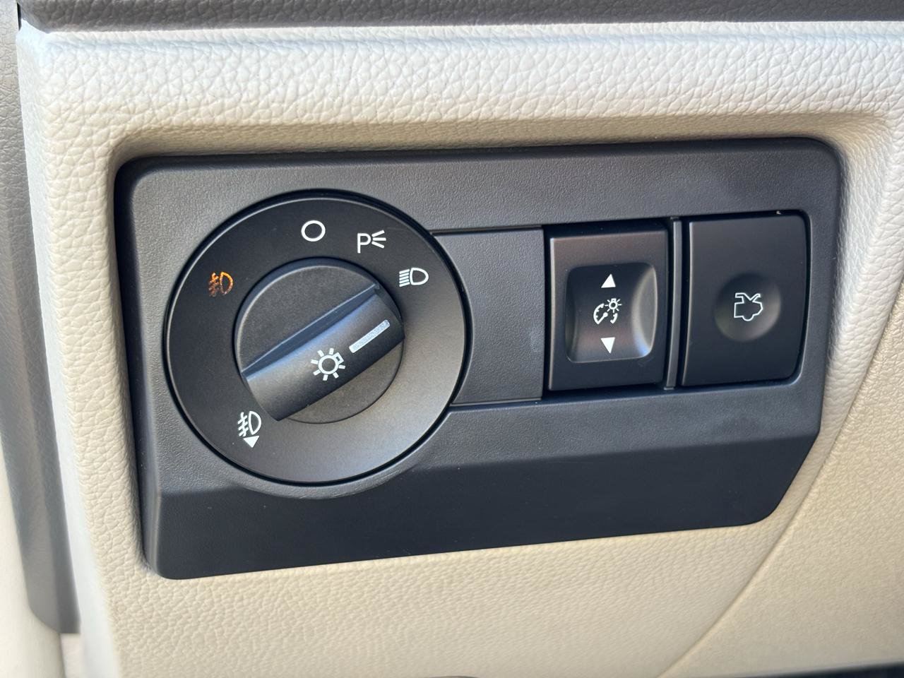 Used 2010 Ford Fusion SE FWD image 18