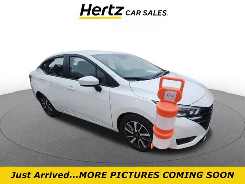 Used 2025 Nissan Versa SV image 1