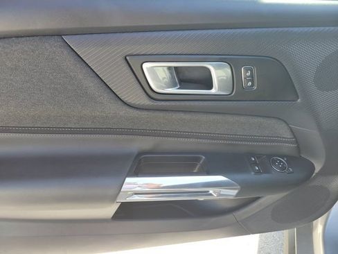 Used 2025 Ford Mustang Coupe RWD image 12