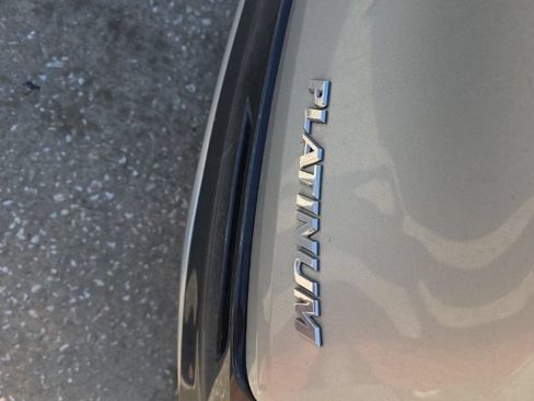 Used 2025 Toyota Sienna Platinum FWD image 11