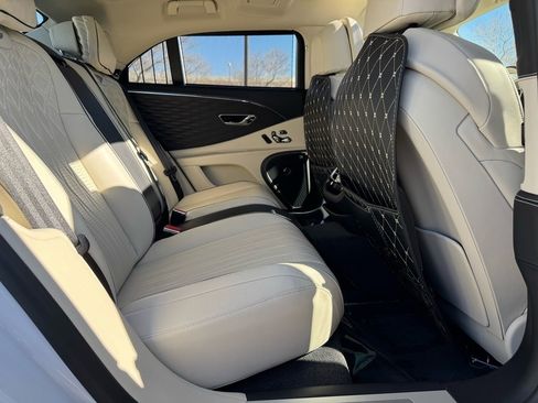 Used 2022 Bentley Flying Spur Plug-In Hybrid image 22